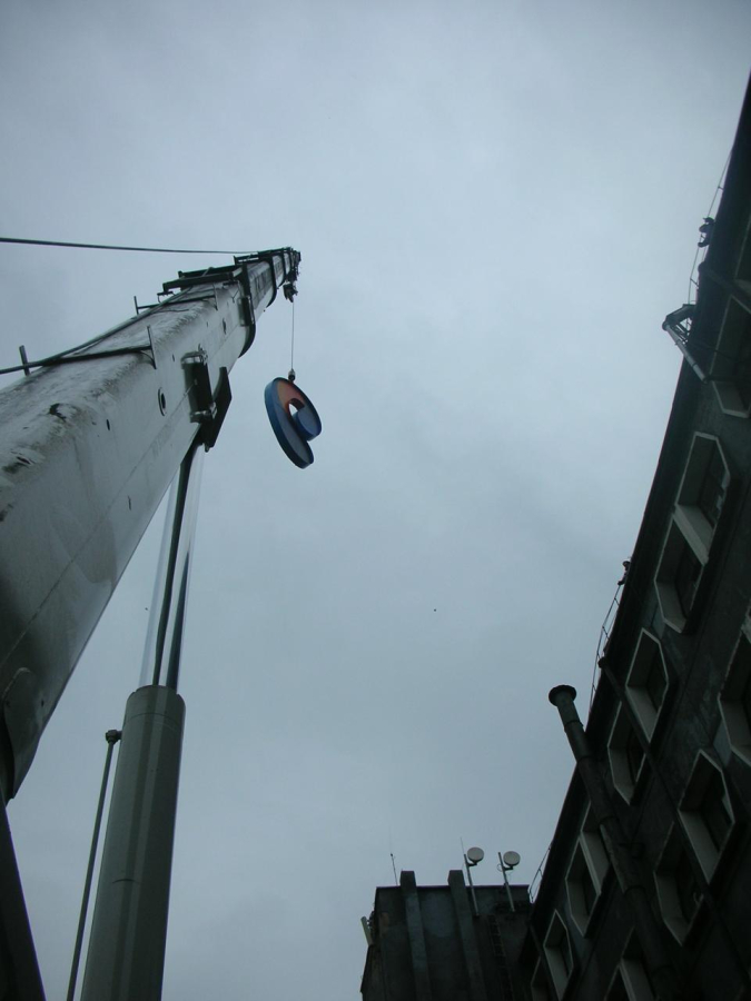 Установка названия на здание Ростелекома